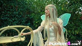 Eva Elfie Shows Stunning Body!