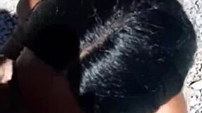 Şu striptizciye altın duş yapıldığını gördün mü?