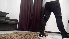 Pengen ngentot teknisi semoga dia kasih kontol mesum