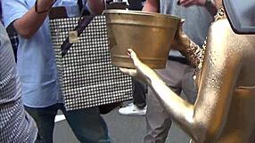 What happens when costume slips at oosu kinpou show?