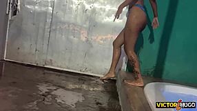 Vendedor De Rede Fodendo Cliente Na Piscina