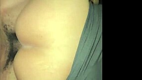 Jazda na veľkom čiernom čurákovi v aute