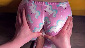 Сводная сестренка дает потереть жопу, но не глубже