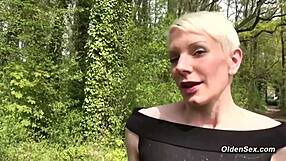 MILF взета в гората и ебана здраво от млад аматьор