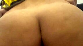 A Morena Cacheada Provocou O Novinho Dançando Funk Com Uma Mini Saia Sem Calcinha Ele Não Resistiu E Comeu A Buceta Dela Até Gozar Dentro - Completo No Red