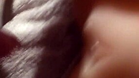 Blond teenka 18+ dráždí obrovskými prsy pro obrovský cumshot