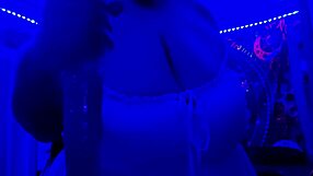 what’s with this blue light special on big curvy tits?