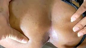 Ya papi detente mi culo esta dilatado y caliente me duele