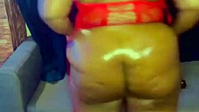 Sundaydogood614 shows her shaved pussy homemade