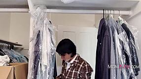 Poikapuoli käyttää milf-äitipuolen likaisia salaisuuksia hyväkseen, nussi isot tissit ja pillu rohkeasti