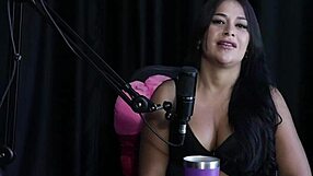 Loira Safada Tira A Roupa Exibe Seus Enormes Peitos Sua Buceta Gostosa E Demonstra Seu Boquete Depois De Falar Que O Seu Dom É Fazer Contato Visual Sexy E Mostrar Sua Espanhola - Gabriella Gushi