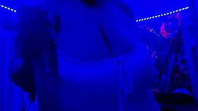 what’s with this blue light special on big curvy tits?