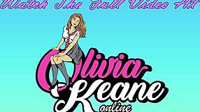 Étudiante coquine en uniforme suce son prof en vidéo maison