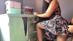 Besié al amigo de mi marido y supe que quería cogerme