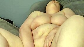 Assisto Becca stripando e se fudendo com pau