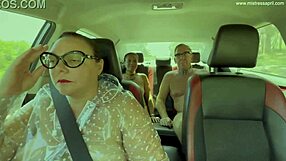 Чернокожа господарка April доминира игра шоу