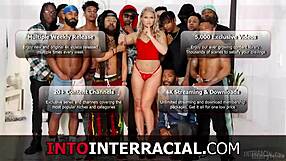 Ójej, Lulu Chu cucá ten velký černý čurák skrz gloryhole!