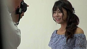 Japansk storbrystet kvinne med langt hår creampied på fotosession