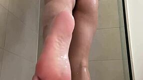 i enjoy squirting and showering with princess yaya, using toys for natural massage