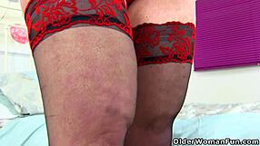 English Milf Beau Lets Enjoy Her Curvy Body