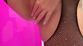 Dans La Salle De Bain With Masturbation