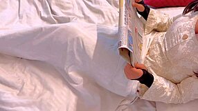 젊은 요가 선생님 하드 도기 박기