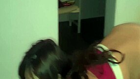 Amiga Lambe As Bolas Dele Enquanto Eu Sento Com A Buceta No Pau