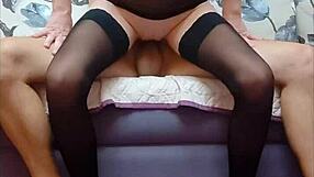 खूबसूरत लिंगरी में घरेलू पैशन संभाल पाओगे?