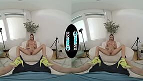 Lola Rose mempamerkan diri sebagai pelacur mani