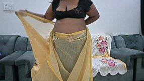 Desi Saree Aunty Teasingly Reveals Her Tits