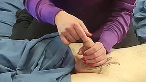 Mačeha potiska prst globlje in globlje v mojo uretro Pot 2