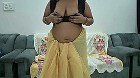 Desi Saree Aunty Teasingly Reveals Her Tits