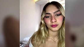 Latynoska blondynka z dużym tyłkiem w April Fox część 1