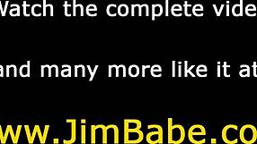 Jeune salope bouche pleine de sperme baise un vieux bite monstrueuse