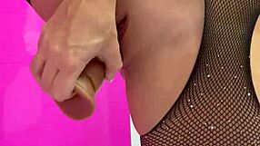 Dans La Salle De Bain With Masturbation