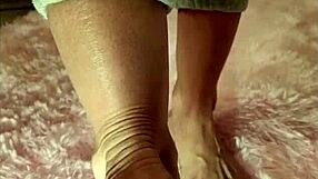 Worship my barefoot toes now!