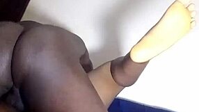 ebony woman with big ass shakes and bounces