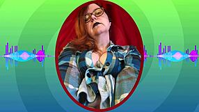 a milf femdom dominantly fingers herself to orgasm in amateur solo