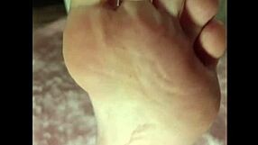 Worship my barefoot toes now!