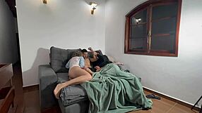 Fudendo A Esposa Enquanto O Corno Assistia - Free