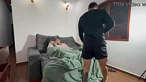 Fudendo A Esposa Enquanto O Corno Assistia - Free