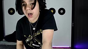 Cute latina dances teasingly on cam 😏