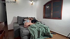 Fudendo A Esposa Enquanto O Corno Assistia - Free