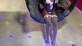 18+ जवान ब्रूनेट पहली बार एनल ट्राई करना चाहती थी बैकस्टेज