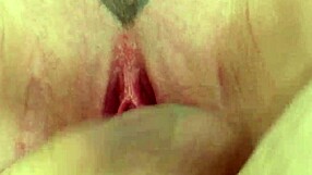 曲线红发莉莉丝·拉斯特带着疯狂阴户纹身被老家伙猛干