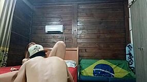 meu amigo pegou eu me masturbando e veio me comer gostoso parte 1