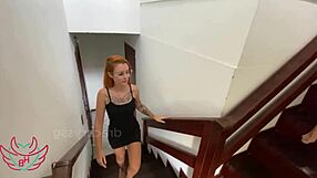 novinho safado esperou a ruiva pelado na escada