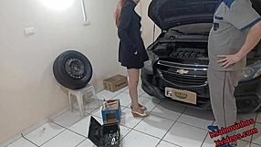 Patroa Com Tesão Provoca Mecânico Foderam Ali Mesmo Na Oficina!