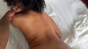 i watch this big booty lightskin throwing her fat ass back in a fun dance routine