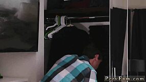 Äitipuoli pilluttaa webkameralla teinien kanssa